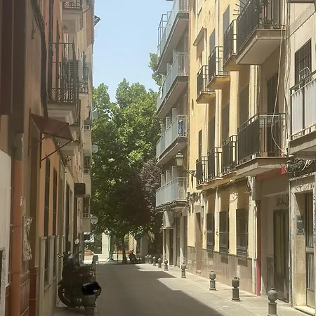 Recién reformado y PARKING VIGILADO GRATIS pleno centro Granada Picón Center-3